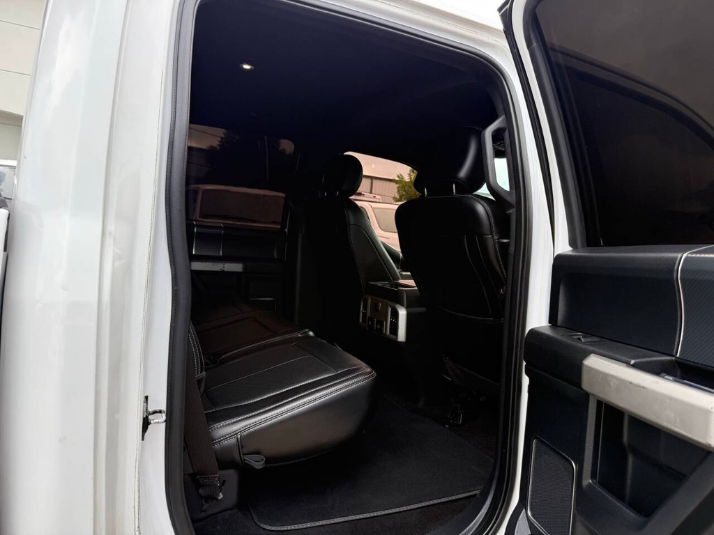 Ford F-150 Vehicle Full-screen Gallery Image 15