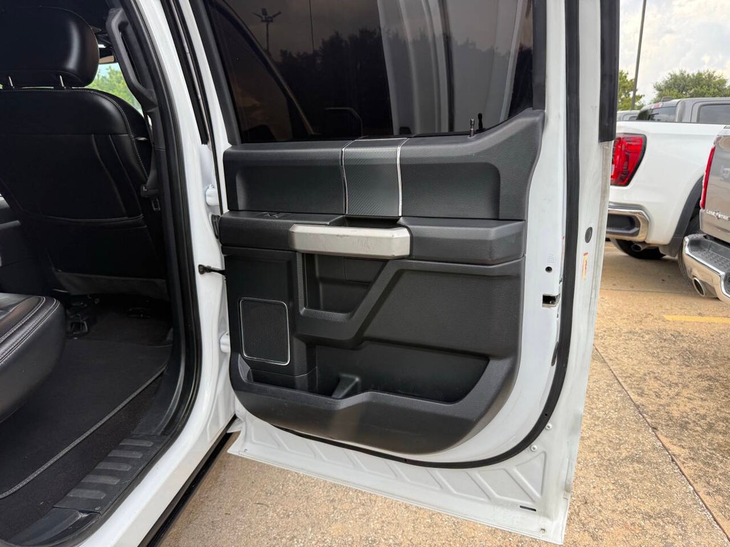 Ford F-150 Vehicle Full-screen Gallery Image 16