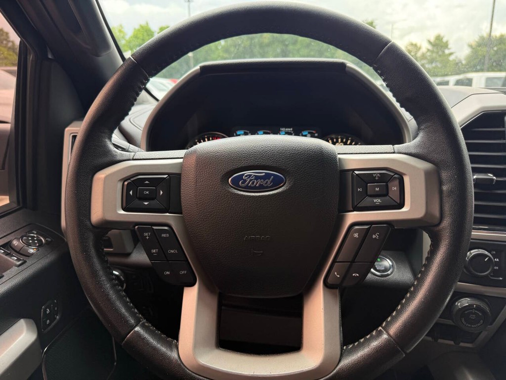 Ford F-150 Vehicle Full-screen Gallery Image 23