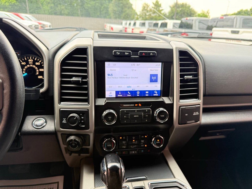 Ford F-150 Vehicle Full-screen Gallery Image 24