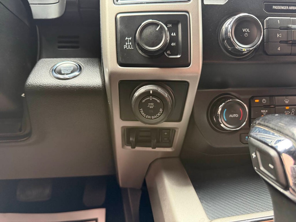 Ford F-150 Vehicle Full-screen Gallery Image 28