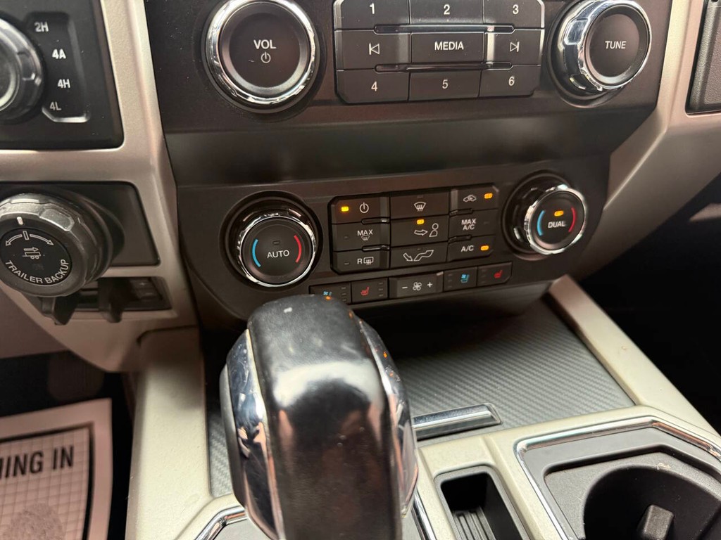 Ford F-150 Vehicle Full-screen Gallery Image 29