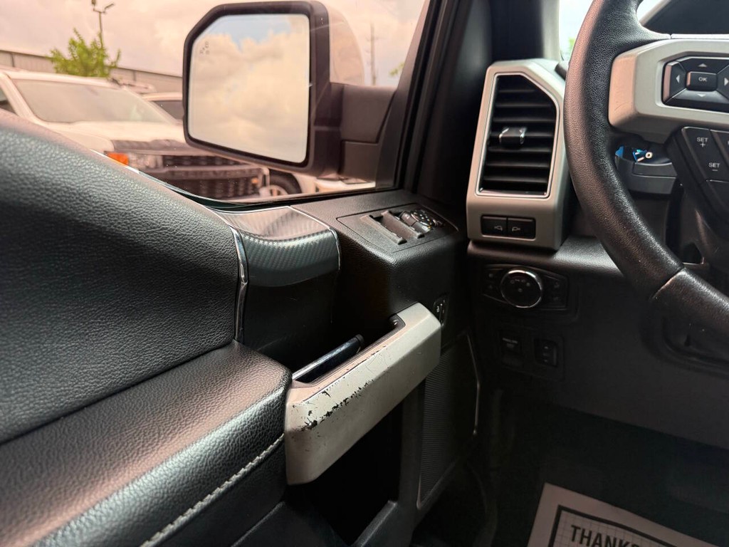 Ford F-150 Vehicle Full-screen Gallery Image 30