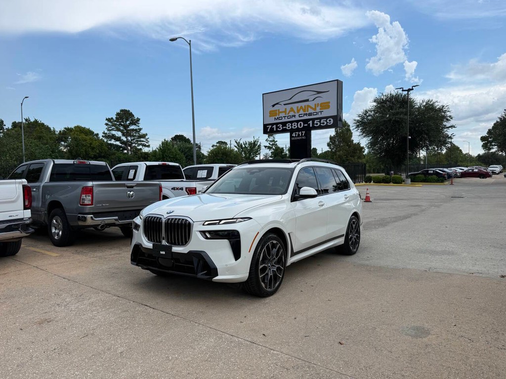 BMW X7 Vehicle Full-screen Gallery Image 03