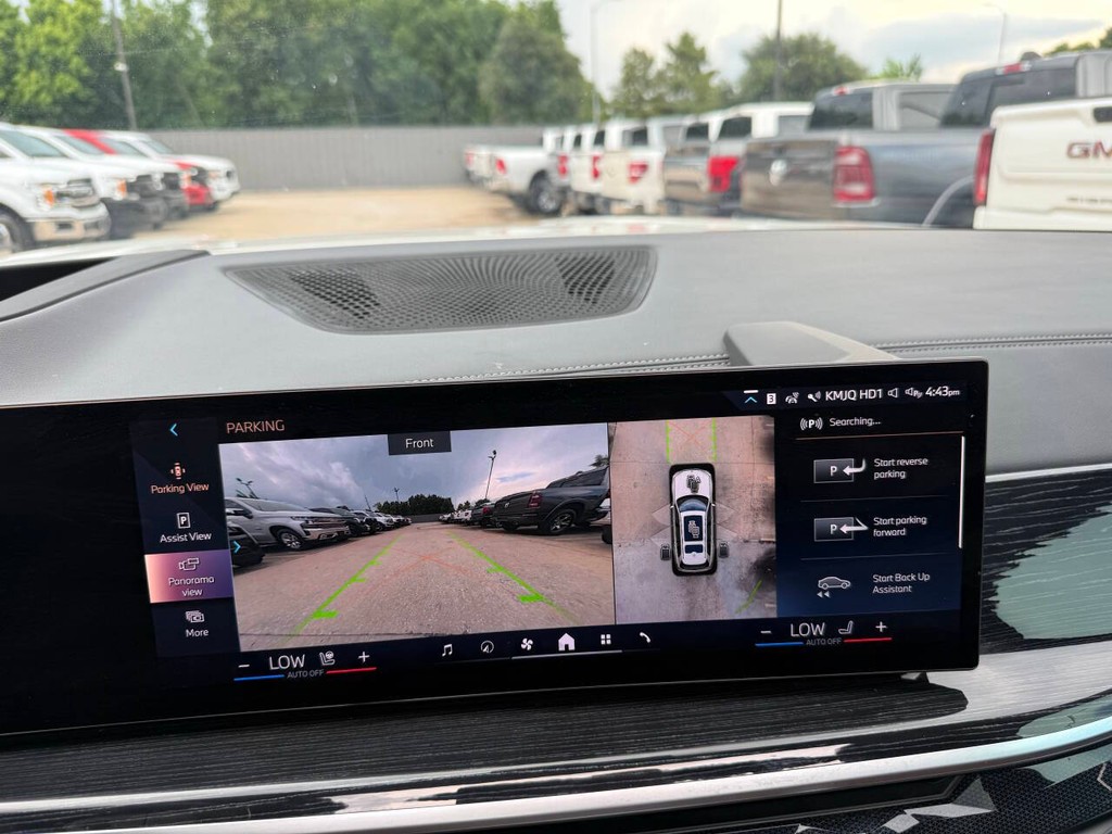BMW X7 Vehicle Full-screen Gallery Image 28