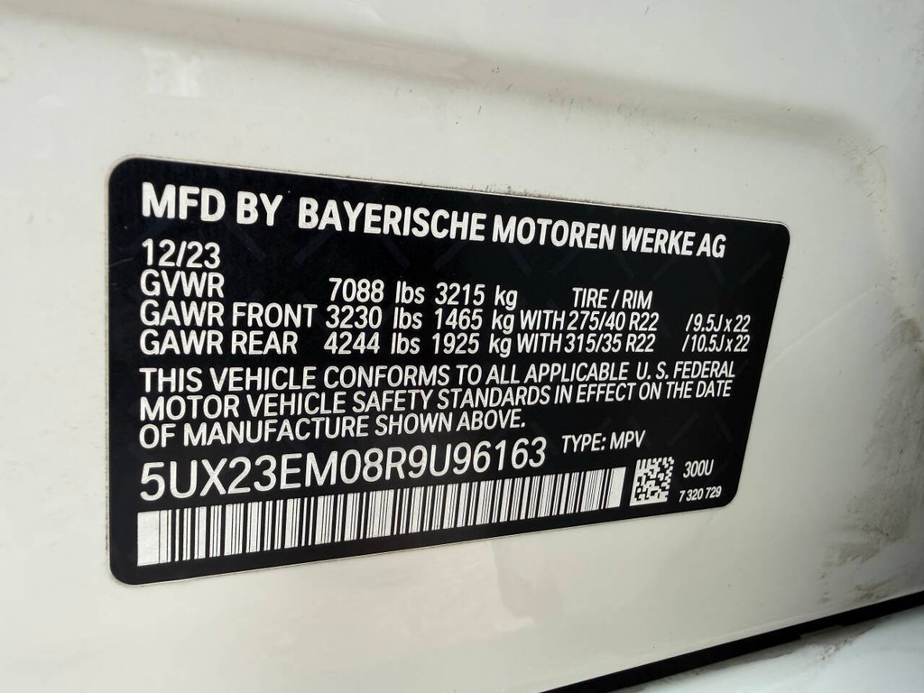 BMW X7 Vehicle Full-screen Gallery Image 38