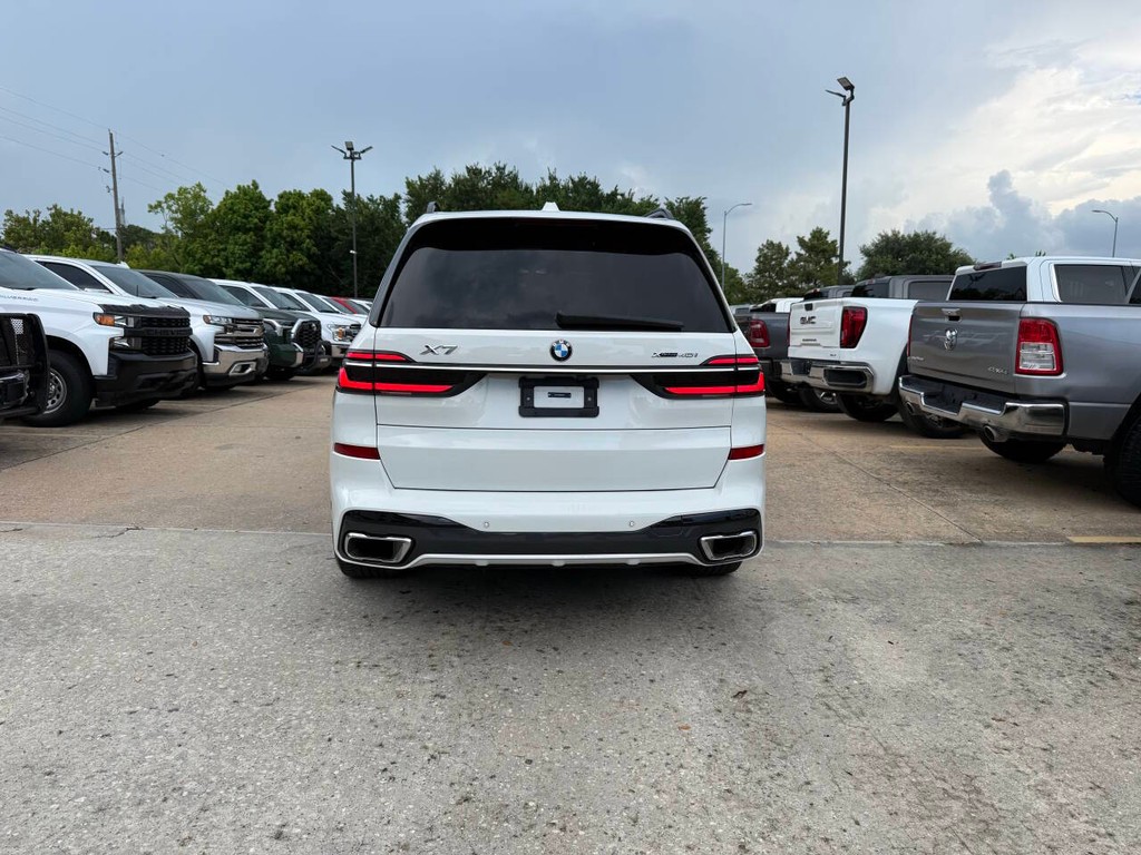 BMW X7 Vehicle Full-screen Gallery Image 44