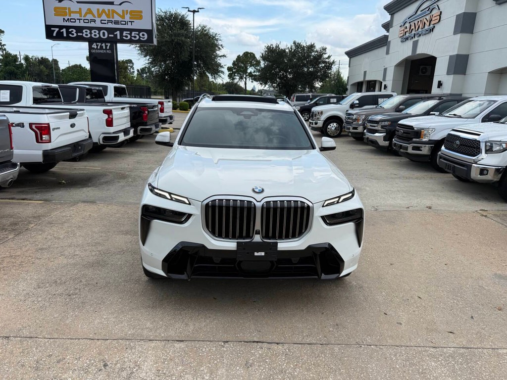 BMW X7 Vehicle Full-screen Gallery Image 45