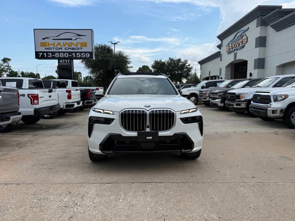 BMW X7 Vehicle Full-screen Gallery Image 46