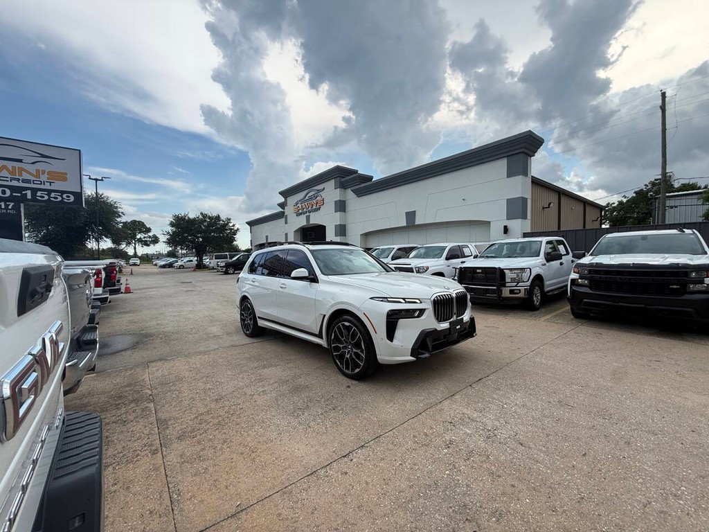 BMW X7 Vehicle Full-screen Gallery Image 49