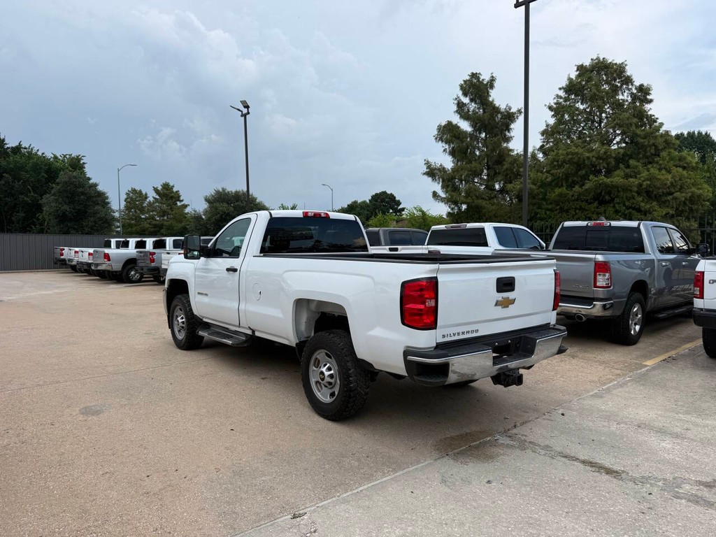 Chevrolet Silverado 2500HD Vehicle Full-screen Gallery Image 04