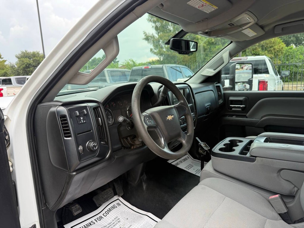 Chevrolet Silverado 2500HD Vehicle Full-screen Gallery Image 06