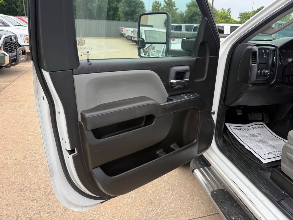 Chevrolet Silverado 2500HD Vehicle Full-screen Gallery Image 08