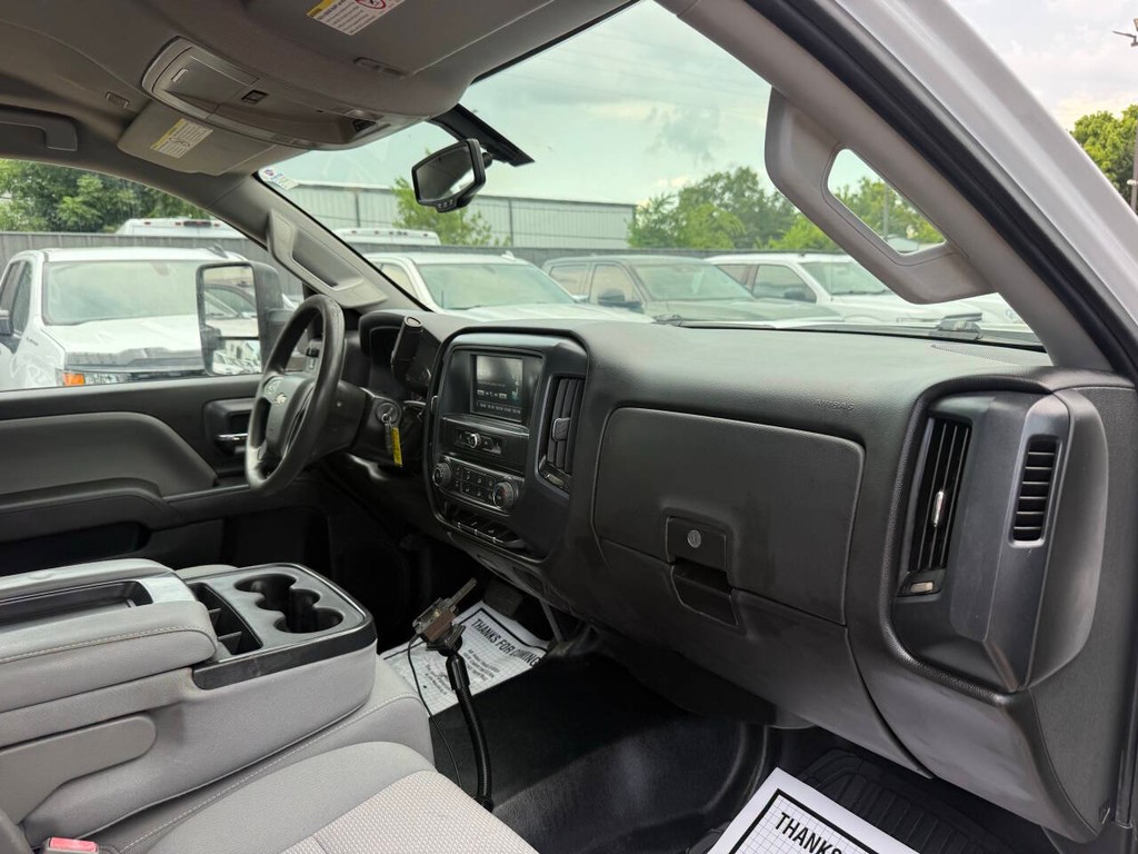 Chevrolet Silverado 2500HD Vehicle Full-screen Gallery Image 09