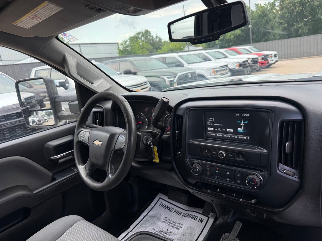 Chevrolet Silverado 2500HD Vehicle Full-screen Gallery Image 14