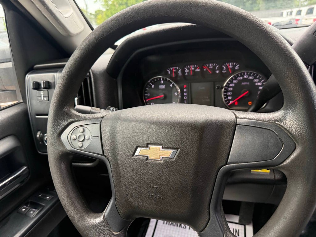 Chevrolet Silverado 2500HD Vehicle Full-screen Gallery Image 16