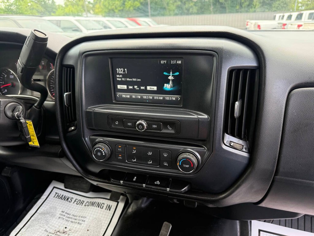 Chevrolet Silverado 2500HD Vehicle Full-screen Gallery Image 17