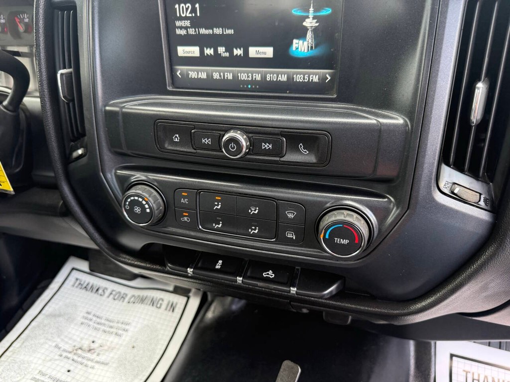 Chevrolet Silverado 2500HD Vehicle Full-screen Gallery Image 20