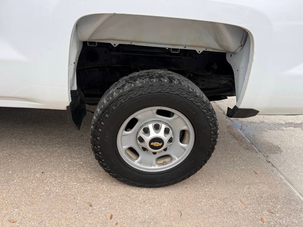 Chevrolet Silverado 2500HD Vehicle Full-screen Gallery Image 28