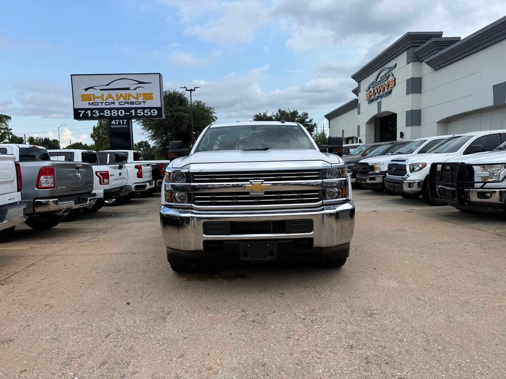 Chevrolet Silverado 2500HD Vehicle Full-screen Gallery Image 32