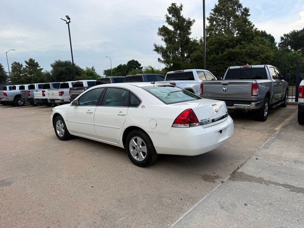 Chevrolet Impala Vehicle Full-screen Gallery Image 04
