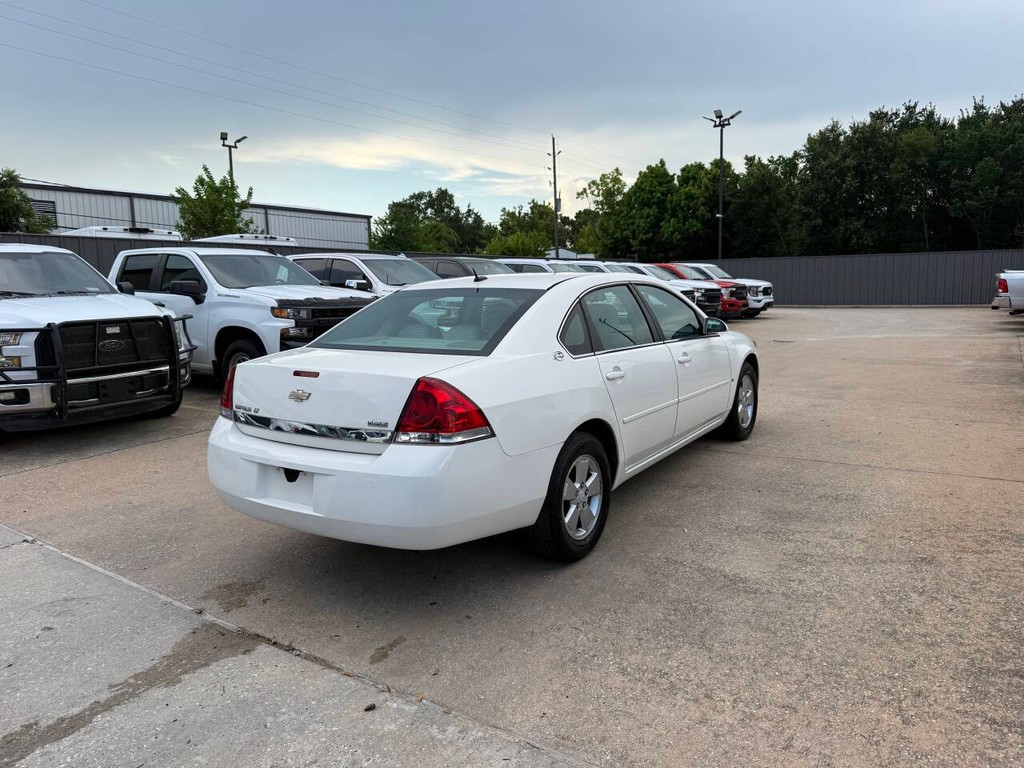 Chevrolet Impala Vehicle Full-screen Gallery Image 05