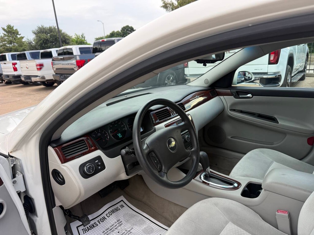 Chevrolet Impala Vehicle Full-screen Gallery Image 06