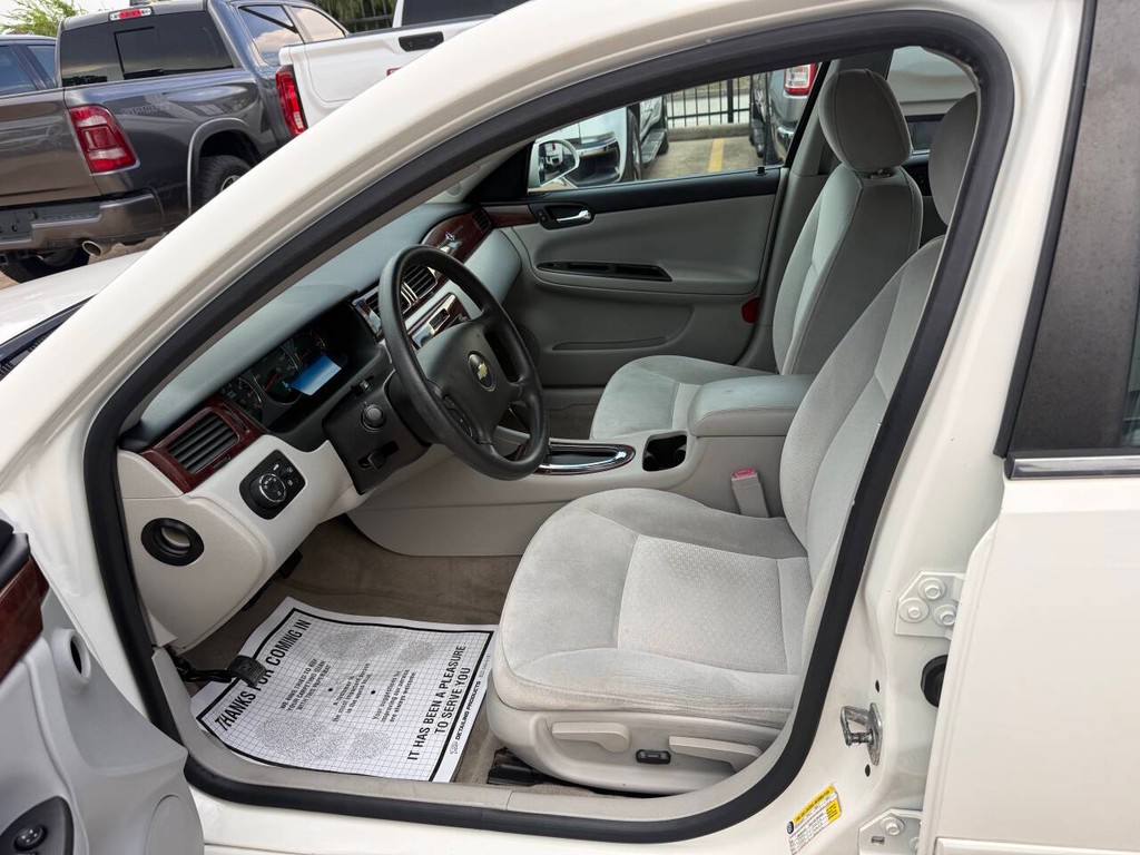 Chevrolet Impala Vehicle Full-screen Gallery Image 07