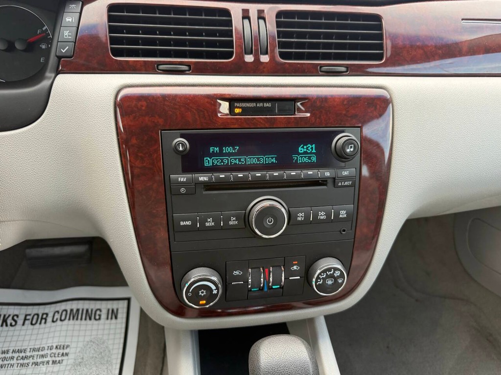 Chevrolet Impala Vehicle Full-screen Gallery Image 26