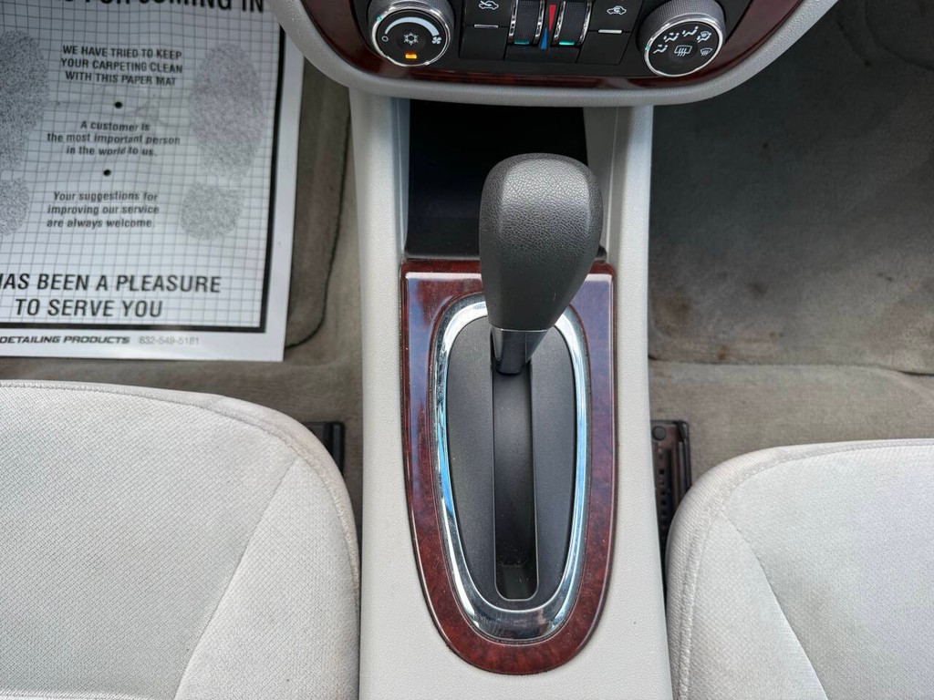 Chevrolet Impala Vehicle Full-screen Gallery Image 28