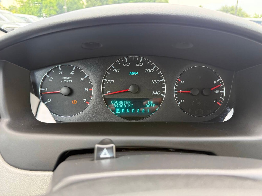 Chevrolet Impala Vehicle Full-screen Gallery Image 30