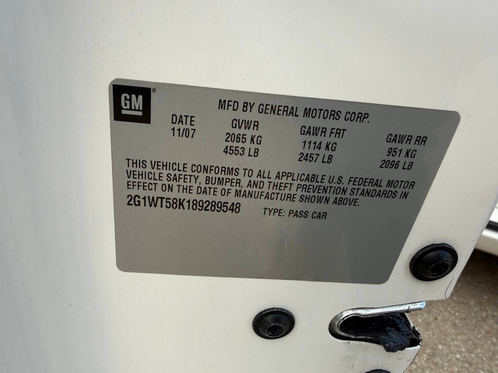 Chevrolet Impala Vehicle Full-screen Gallery Image 32