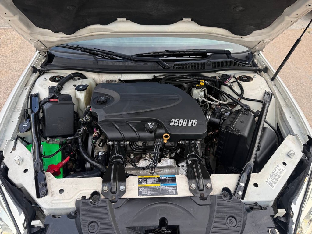 Chevrolet Impala Vehicle Full-screen Gallery Image 33