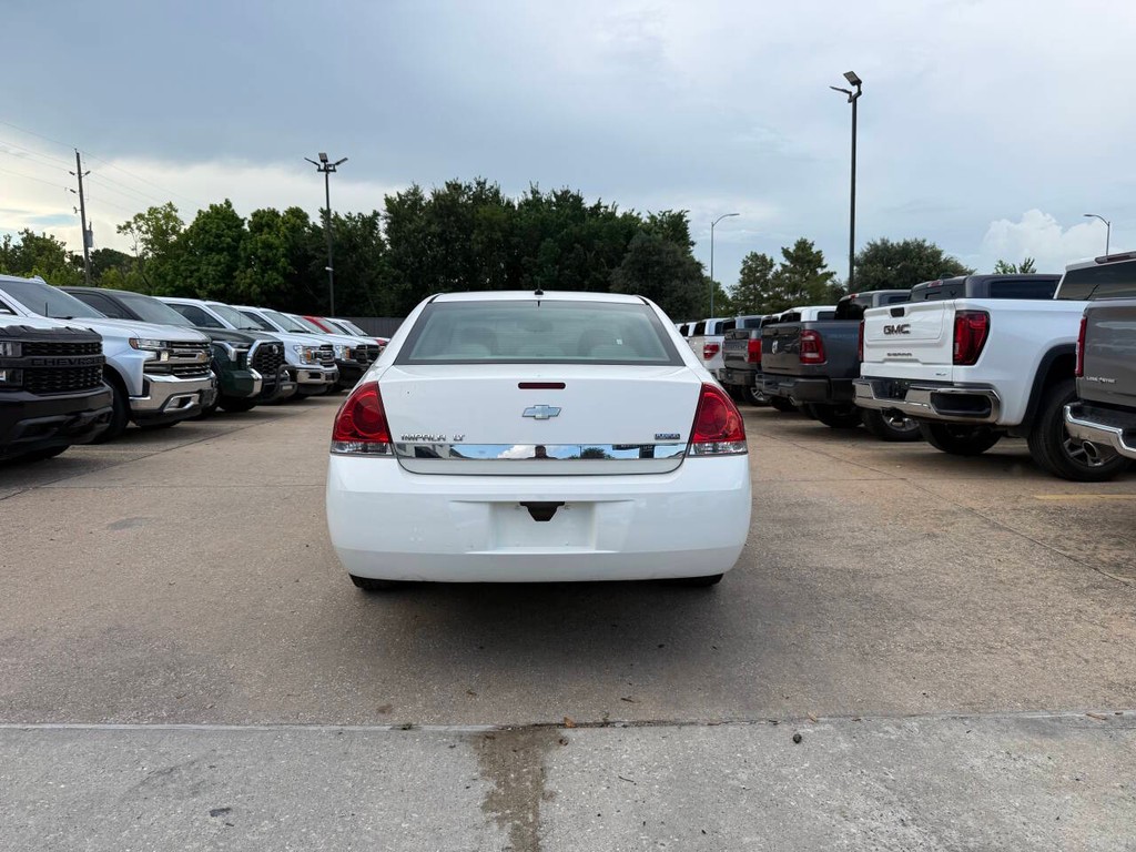 Chevrolet Impala Vehicle Full-screen Gallery Image 36