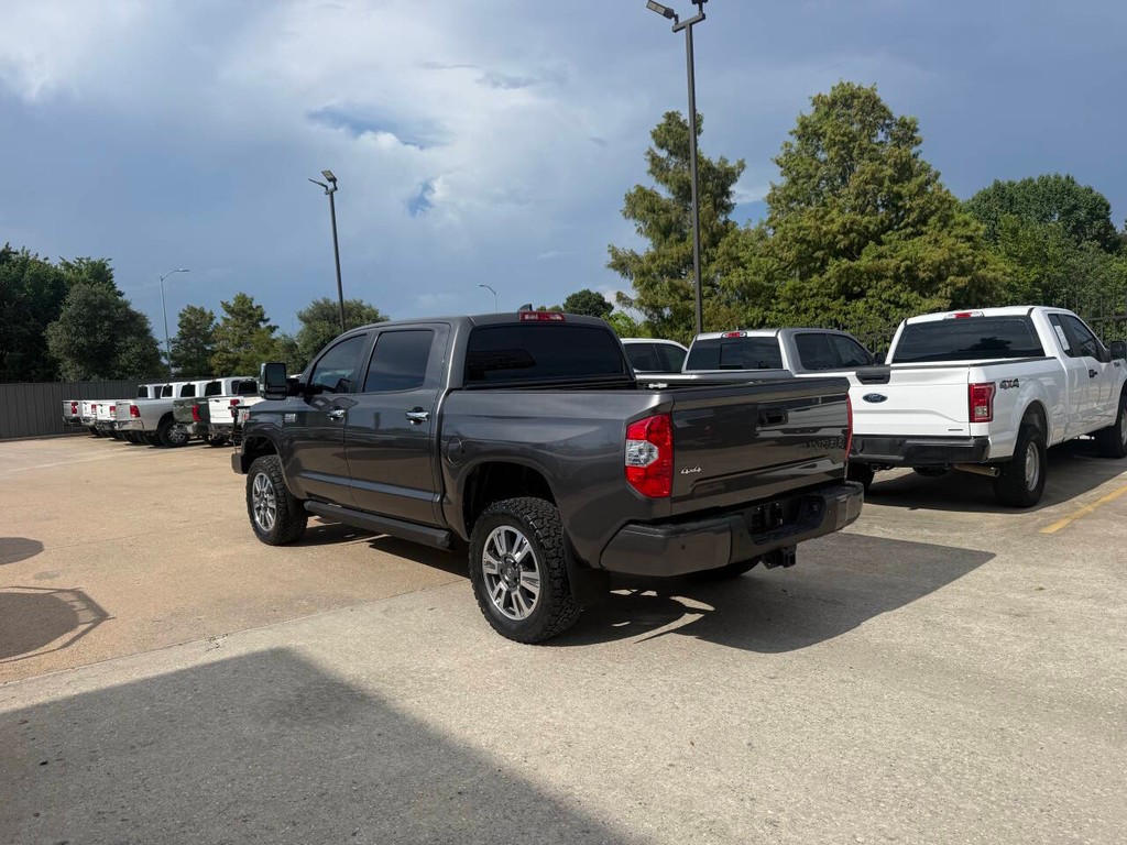 Toyota Tundra 4WD Vehicle Full-screen Gallery Image 04