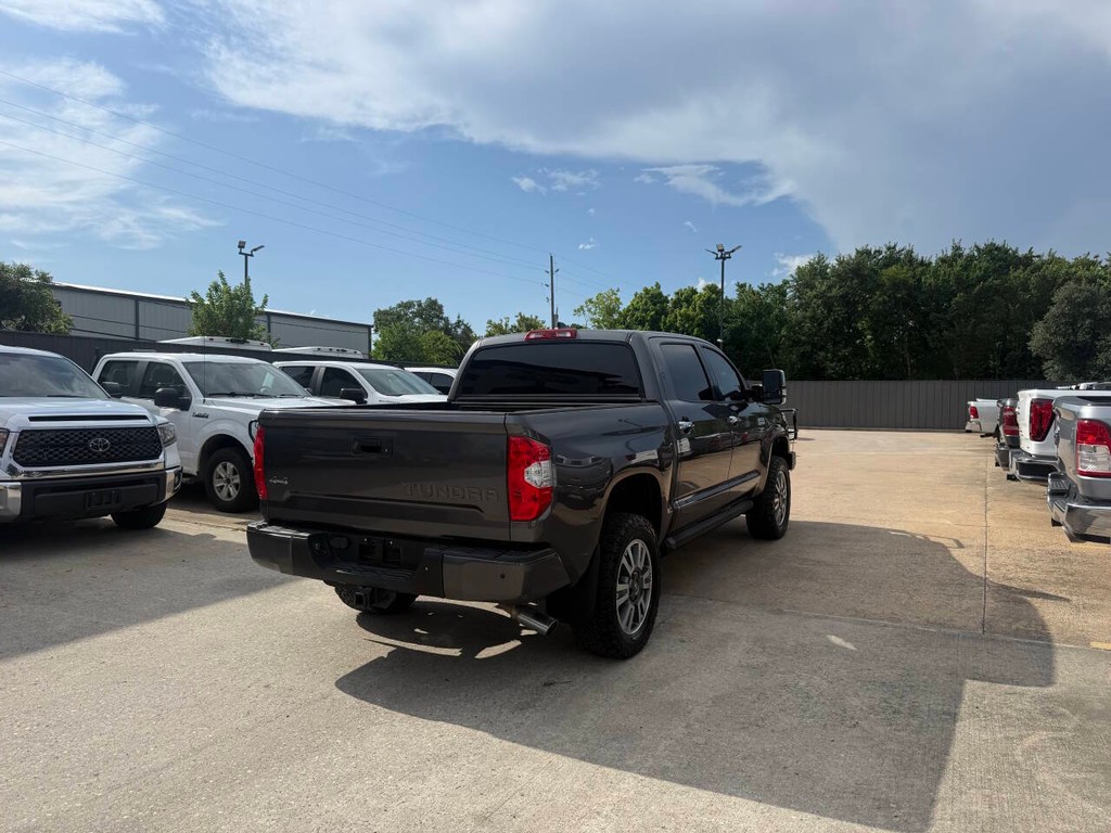 Toyota Tundra 4WD Vehicle Full-screen Gallery Image 05