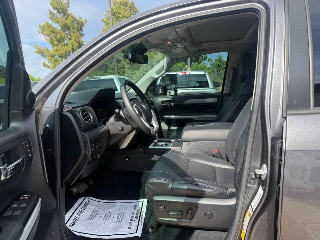 Toyota Tundra 4WD Vehicle Full-screen Gallery Image 07