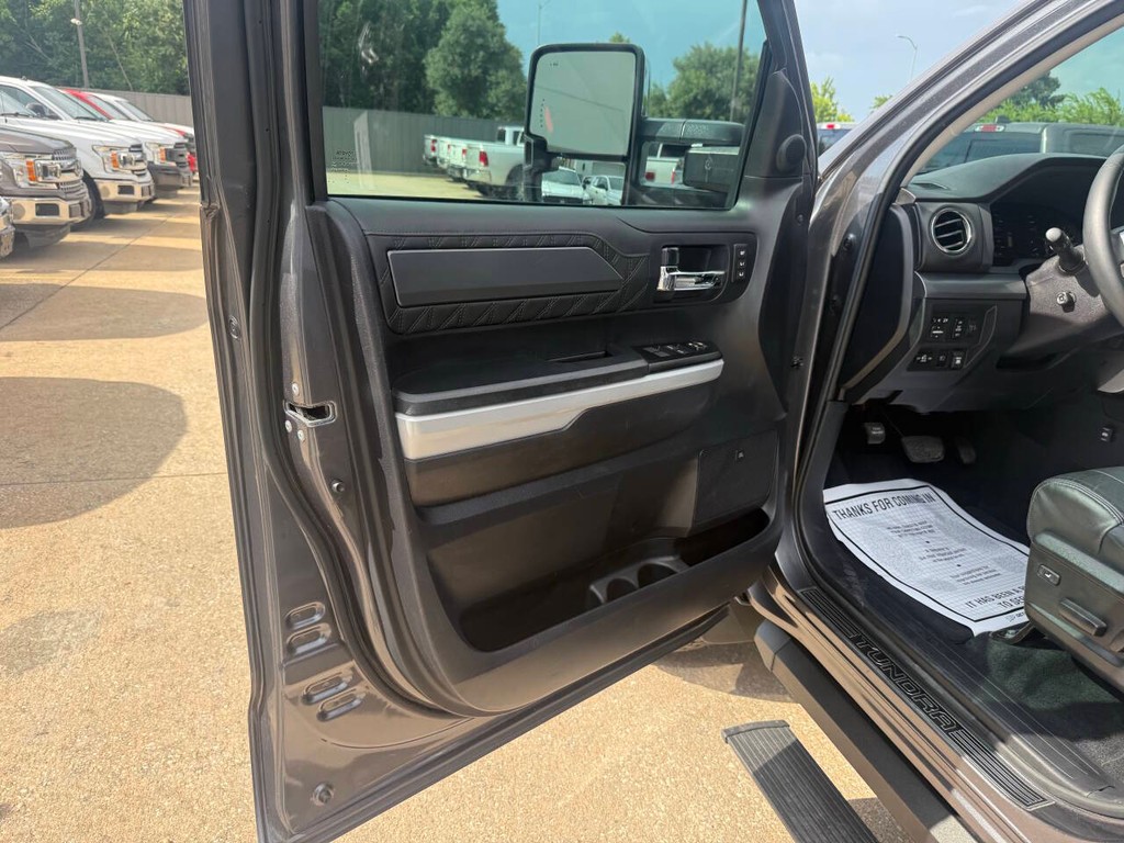 Toyota Tundra 4WD Vehicle Full-screen Gallery Image 08