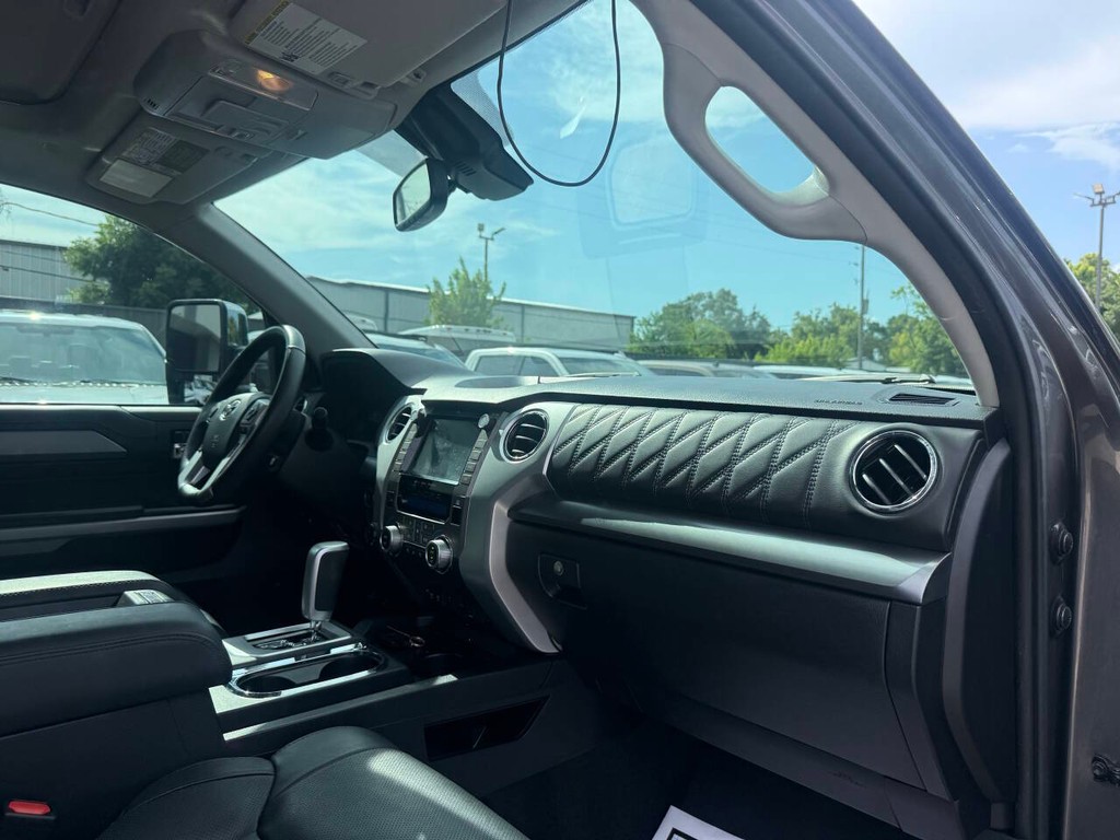 Toyota Tundra 4WD Vehicle Full-screen Gallery Image 09