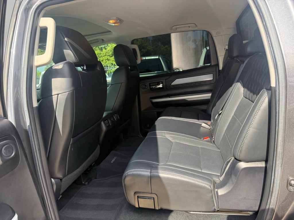 Toyota Tundra 4WD Vehicle Full-screen Gallery Image 13