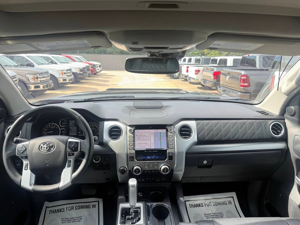 Toyota Tundra 4WD Vehicle Full-screen Gallery Image 17