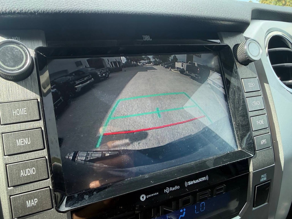 Toyota Tundra 4WD Vehicle Full-screen Gallery Image 26
