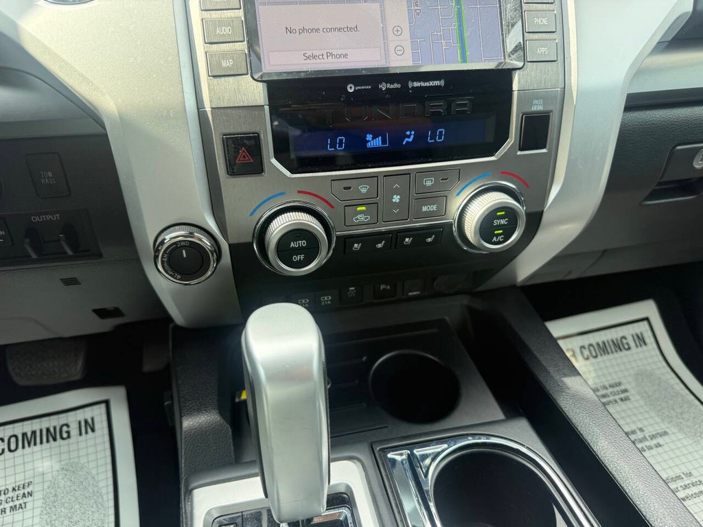 Toyota Tundra 4WD Vehicle Full-screen Gallery Image 28