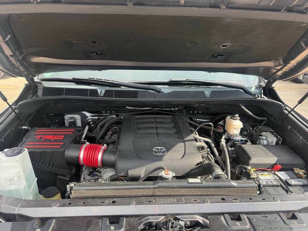 Toyota Tundra 4WD Vehicle Full-screen Gallery Image 35