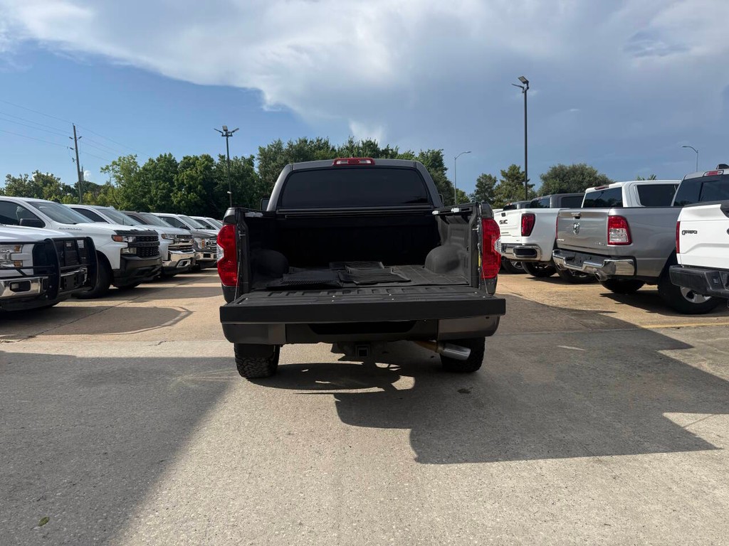 Toyota Tundra 4WD Vehicle Full-screen Gallery Image 38