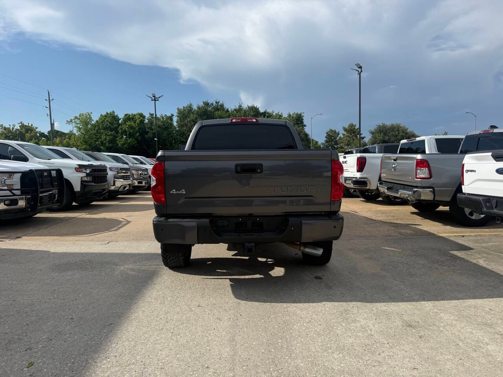 Toyota Tundra 4WD Vehicle Full-screen Gallery Image 39
