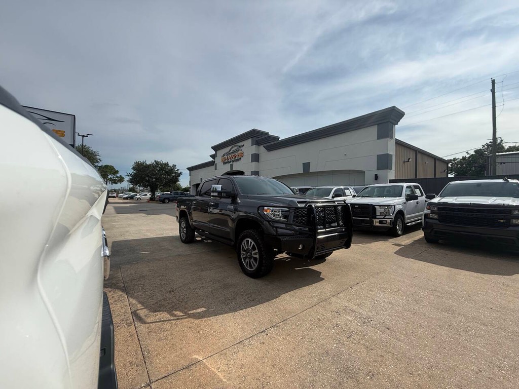 Toyota Tundra 4WD Vehicle Full-screen Gallery Image 45