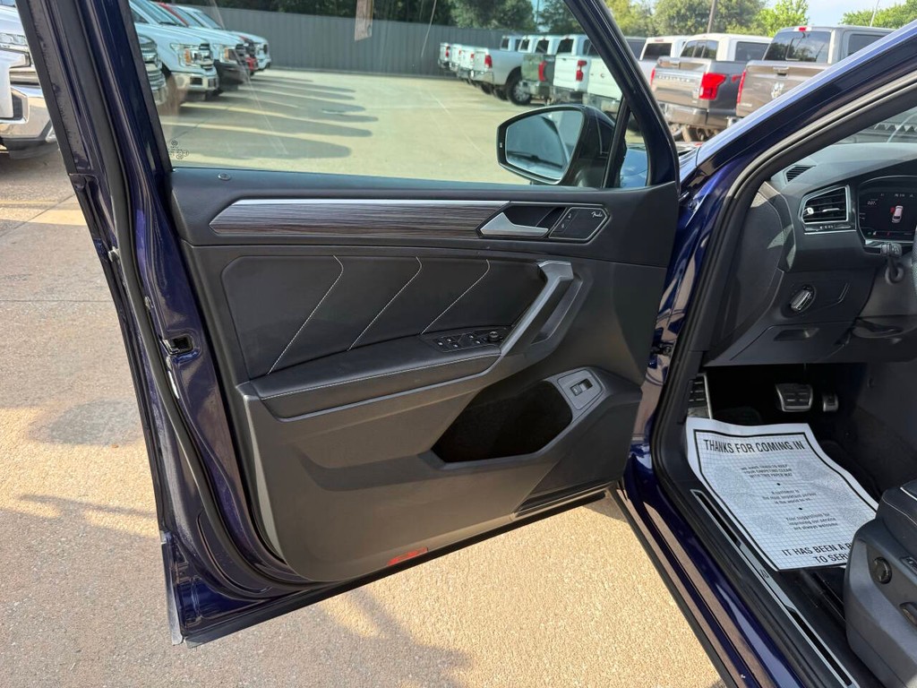Volkswagen Tiguan Vehicle Full-screen Gallery Image 08