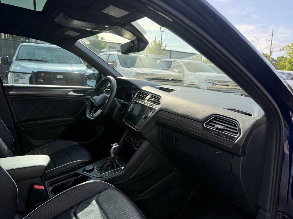 Volkswagen Tiguan Vehicle Full-screen Gallery Image 09