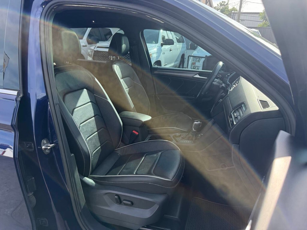 Volkswagen Tiguan Vehicle Full-screen Gallery Image 10